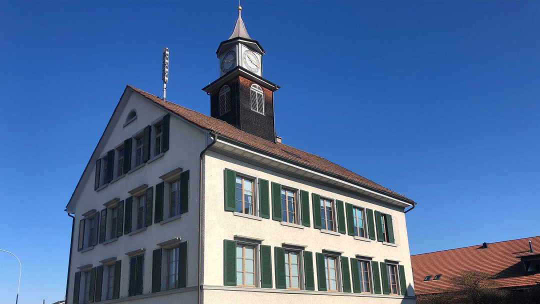 Nänikon, Schulhaus Türmli. Gebäudeaufnahme ING PLUS